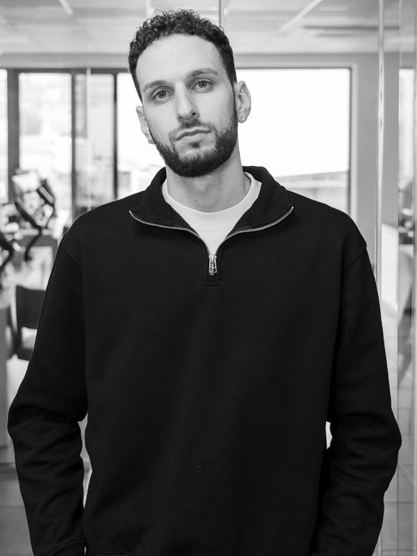 Γιώργος Σιαπεκίδης — Graphic Designer